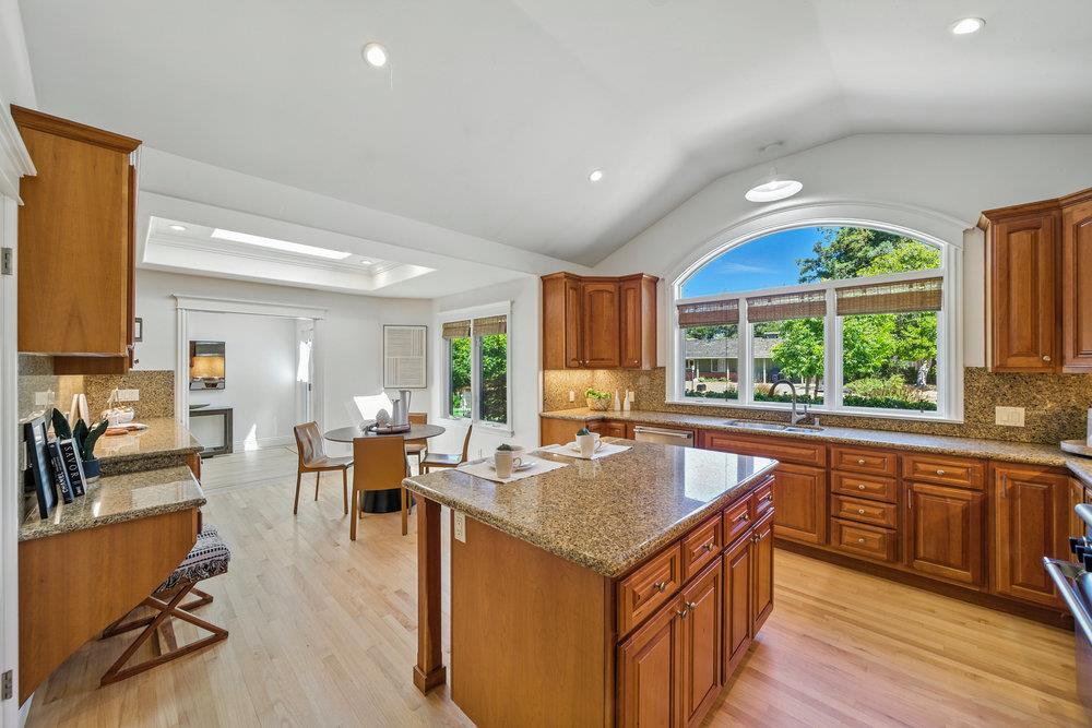 Detail Gallery Image 9 of 30 For 2008 Crist Dr, Los Altos,  CA 94024 - 4 Beds | 2/2 Baths