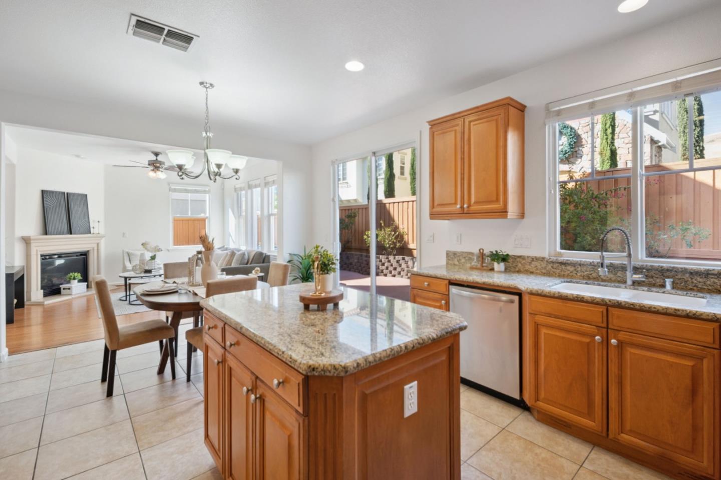 Detail Gallery Image 10 of 43 For 7394 Basking Ridge Ave, San Jose,  CA 95138 - 5 Beds | 3/1 Baths