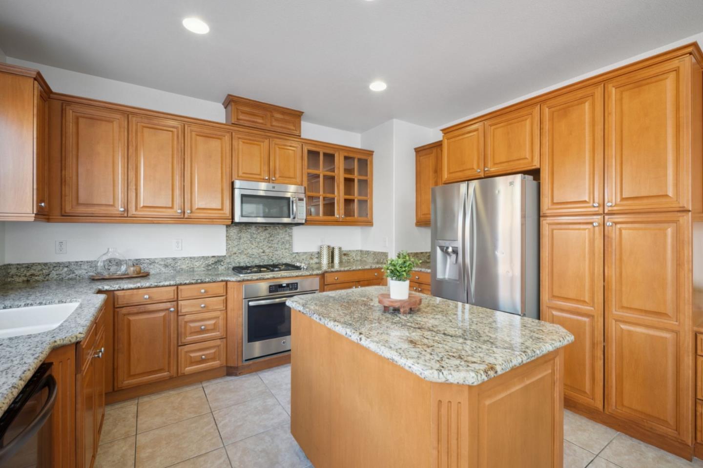 Detail Gallery Image 13 of 43 For 7394 Basking Ridge Ave, San Jose,  CA 95138 - 5 Beds | 3/1 Baths