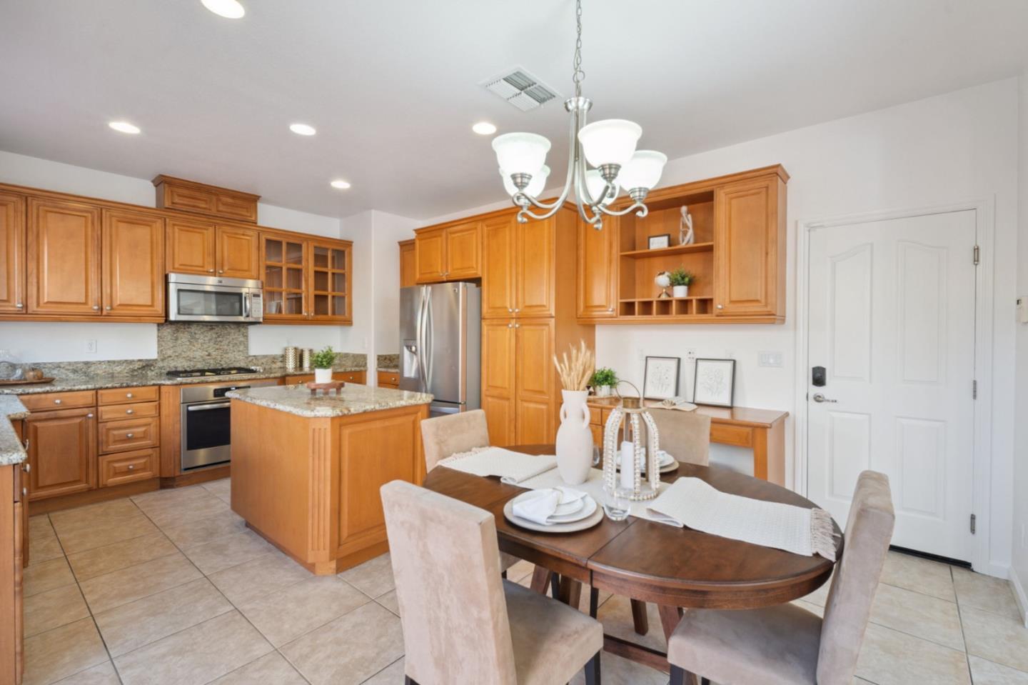 Detail Gallery Image 7 of 43 For 7394 Basking Ridge Ave, San Jose,  CA 95138 - 5 Beds | 3/1 Baths