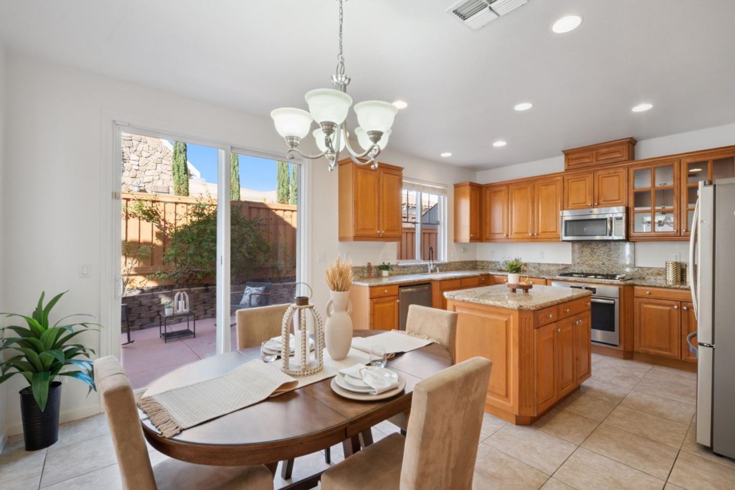 Detail Gallery Image 8 of 43 For 7394 Basking Ridge Ave, San Jose,  CA 95138 - 5 Beds | 3/1 Baths