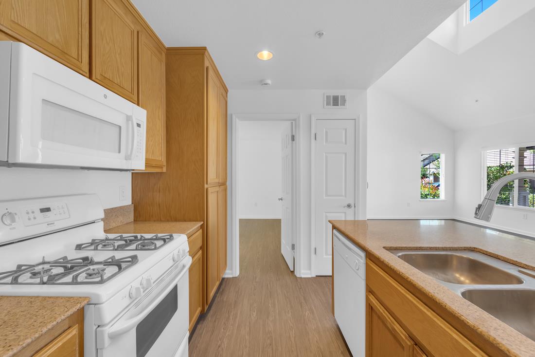 Detail Gallery Image 13 of 51 For 1544 Rosette Way, Gilroy,  CA 95020 - 3 Beds | 2 Baths