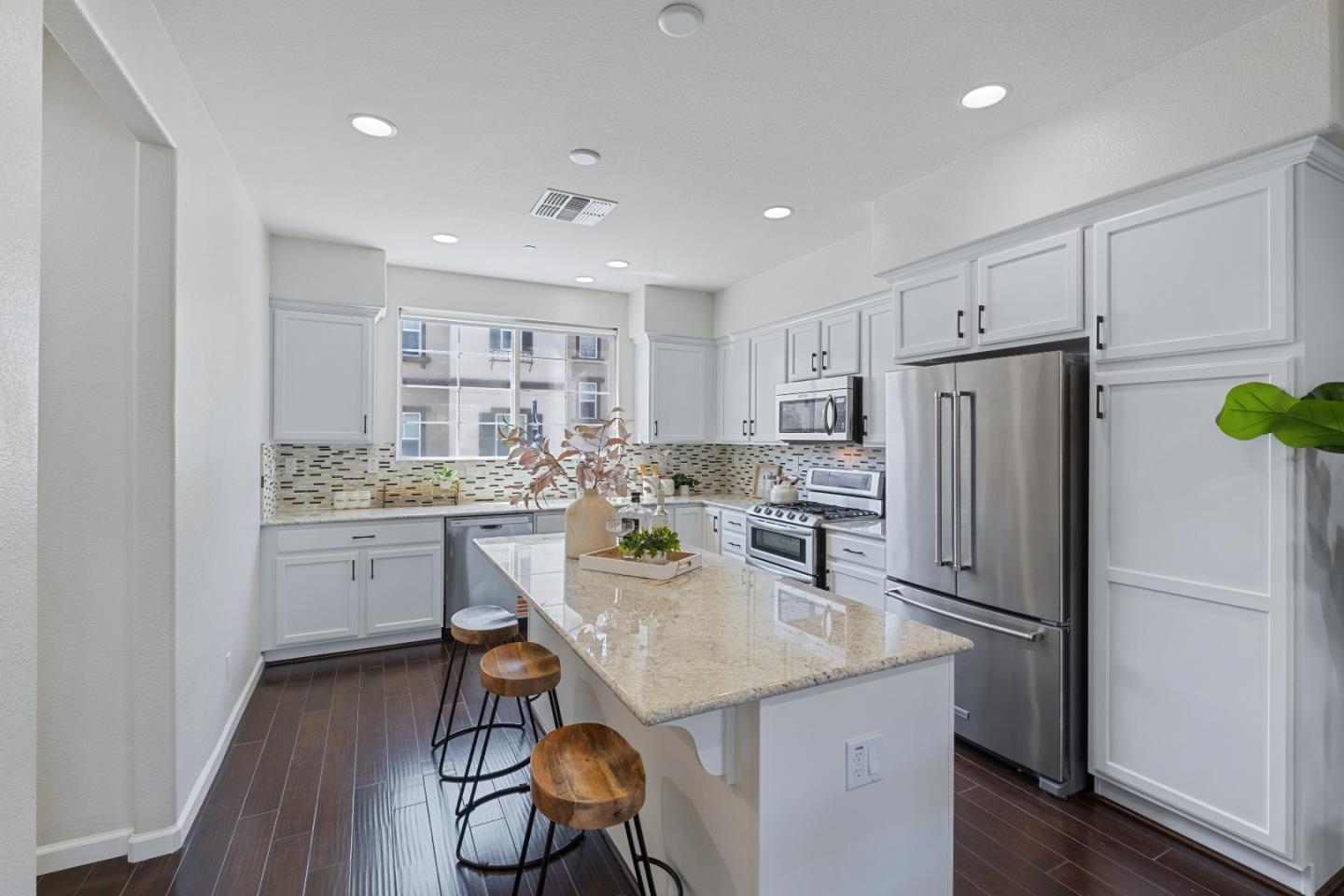Detail Gallery Image 15 of 60 For 1055 Thyme Wkwy, San Jose,  CA 95133 - 3 Beds | 3/1 Baths