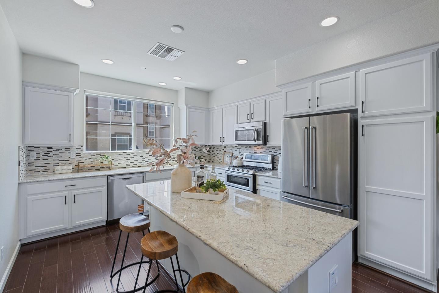 Detail Gallery Image 16 of 60 For 1055 Thyme Wkwy, San Jose,  CA 95133 - 3 Beds | 3/1 Baths