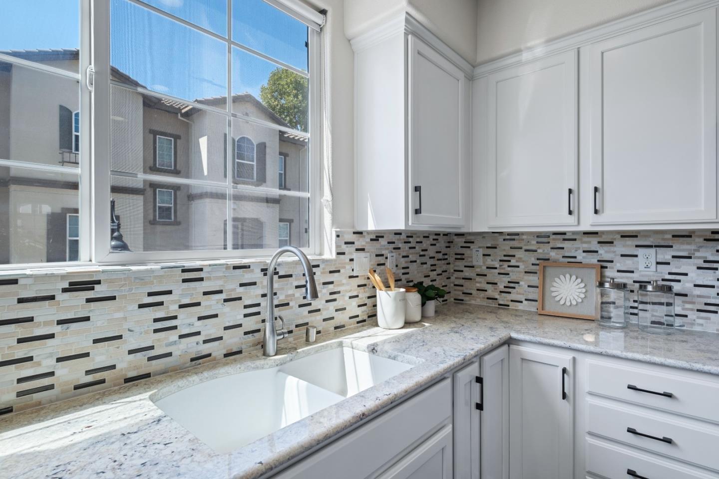 Detail Gallery Image 19 of 60 For 1055 Thyme Wkwy, San Jose,  CA 95133 - 3 Beds | 3/1 Baths