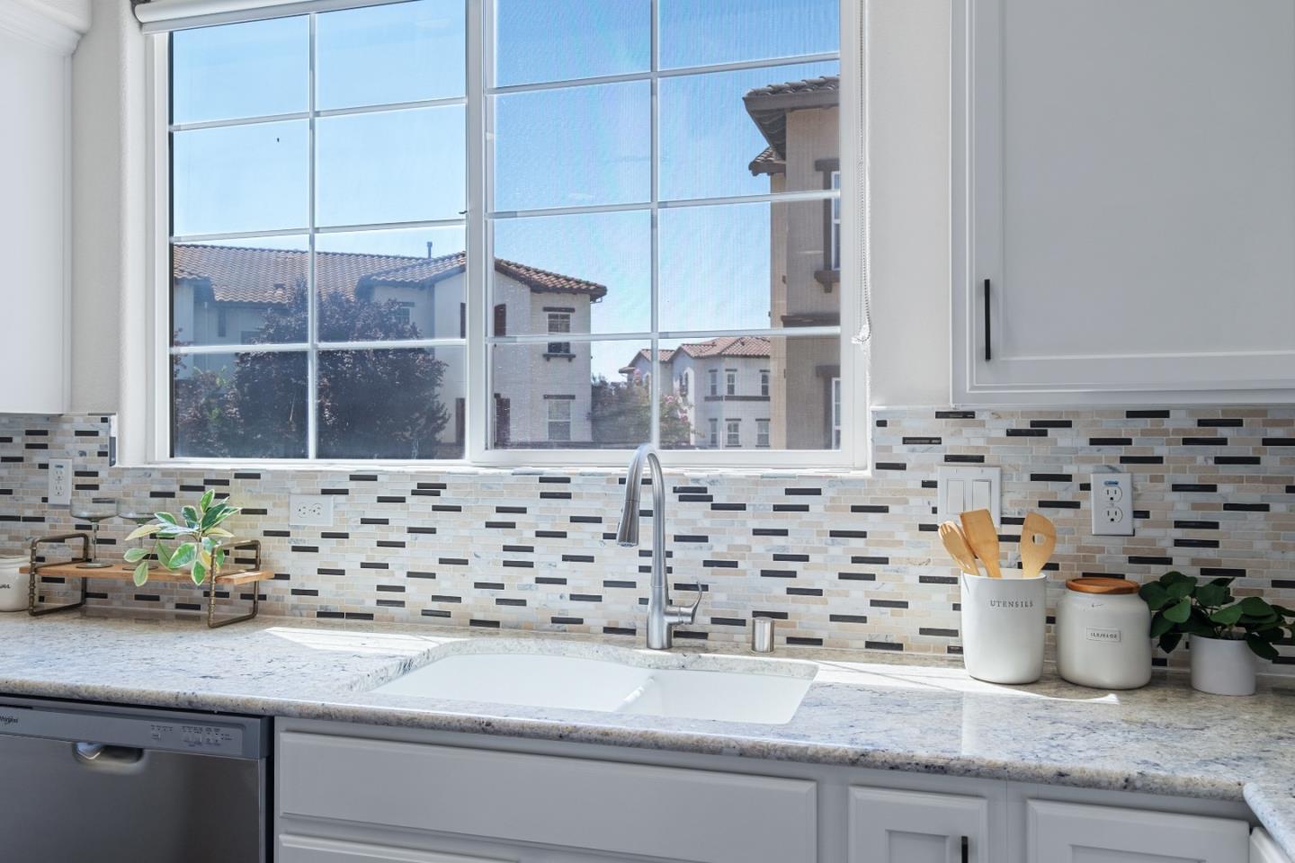Detail Gallery Image 21 of 60 For 1055 Thyme Wkwy, San Jose,  CA 95133 - 3 Beds | 3/1 Baths