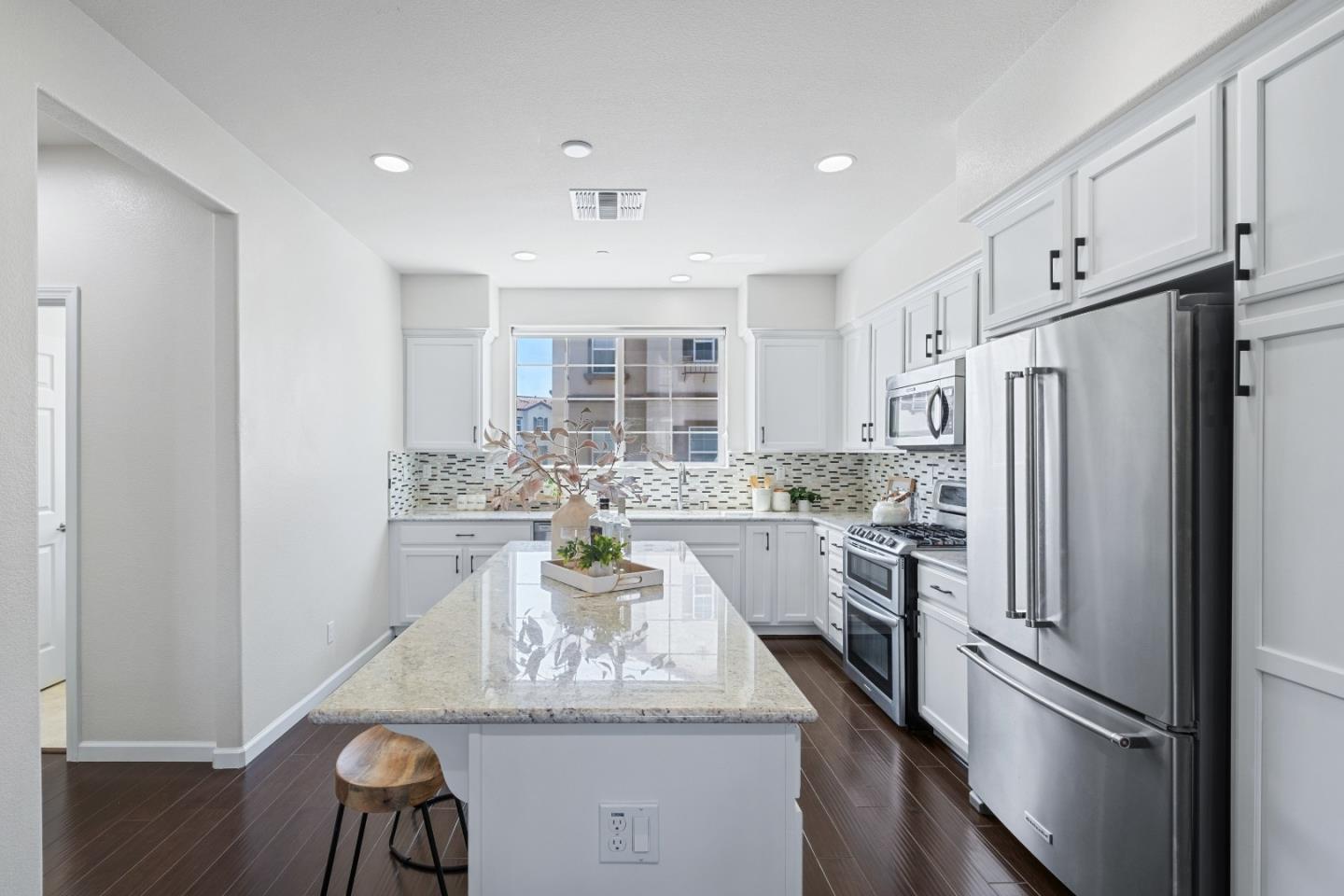 Detail Gallery Image 22 of 60 For 1055 Thyme Wkwy, San Jose,  CA 95133 - 3 Beds | 3/1 Baths
