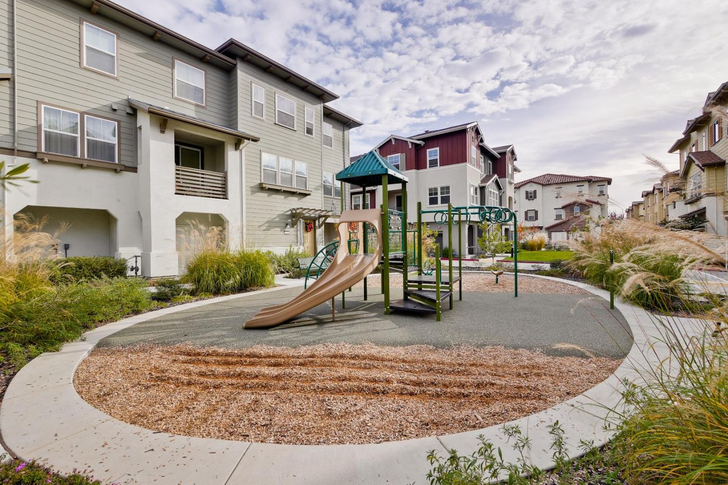 Detail Gallery Image 48 of 60 For 1055 Thyme Wkwy, San Jose,  CA 95133 - 3 Beds | 3/1 Baths