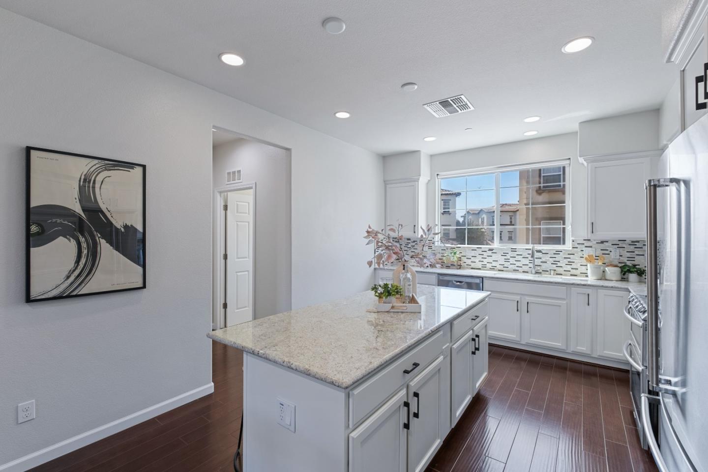 Detail Gallery Image 8 of 60 For 1055 Thyme Wkwy, San Jose,  CA 95133 - 3 Beds | 3/1 Baths