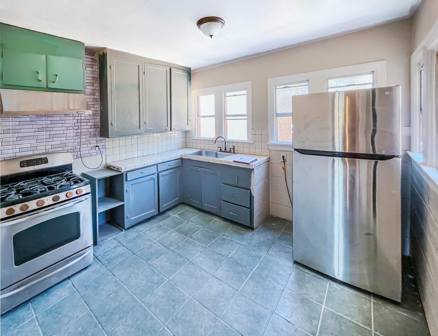 Detail Gallery Image 19 of 24 For 3253 Middlefield Rd, Menlo Park,  CA 94025 - – Beds | – Baths