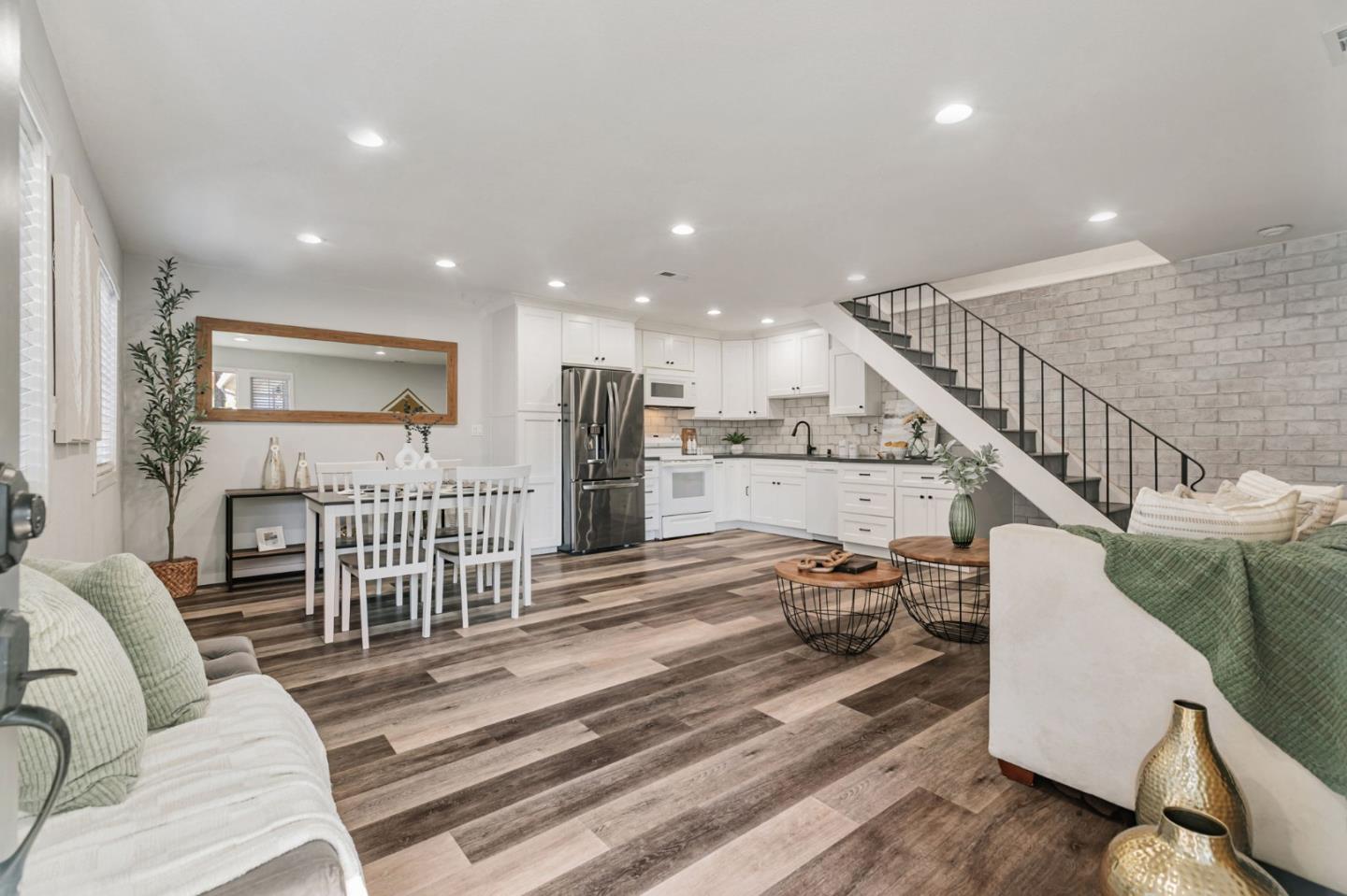 Detail Gallery Image 4 of 22 For 5653 Playa Del Rey #3,  San Jose,  CA 95123 - 2 Beds | 1 Baths