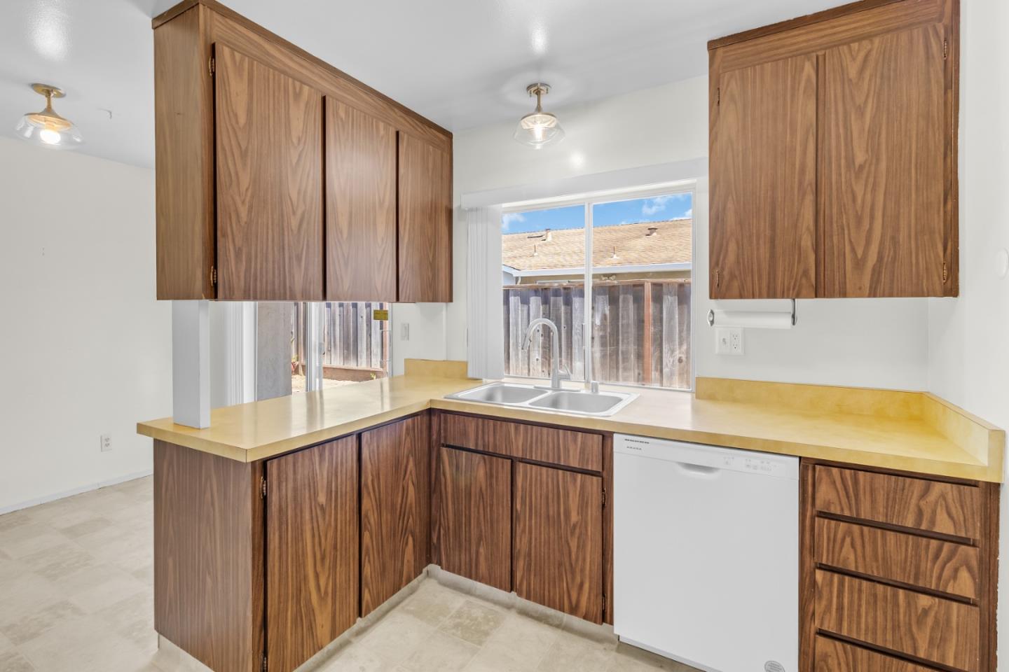 Detail Gallery Image 12 of 41 For 664 Delta Way, Watsonville,  CA 95076 - 2 Beds | 2 Baths