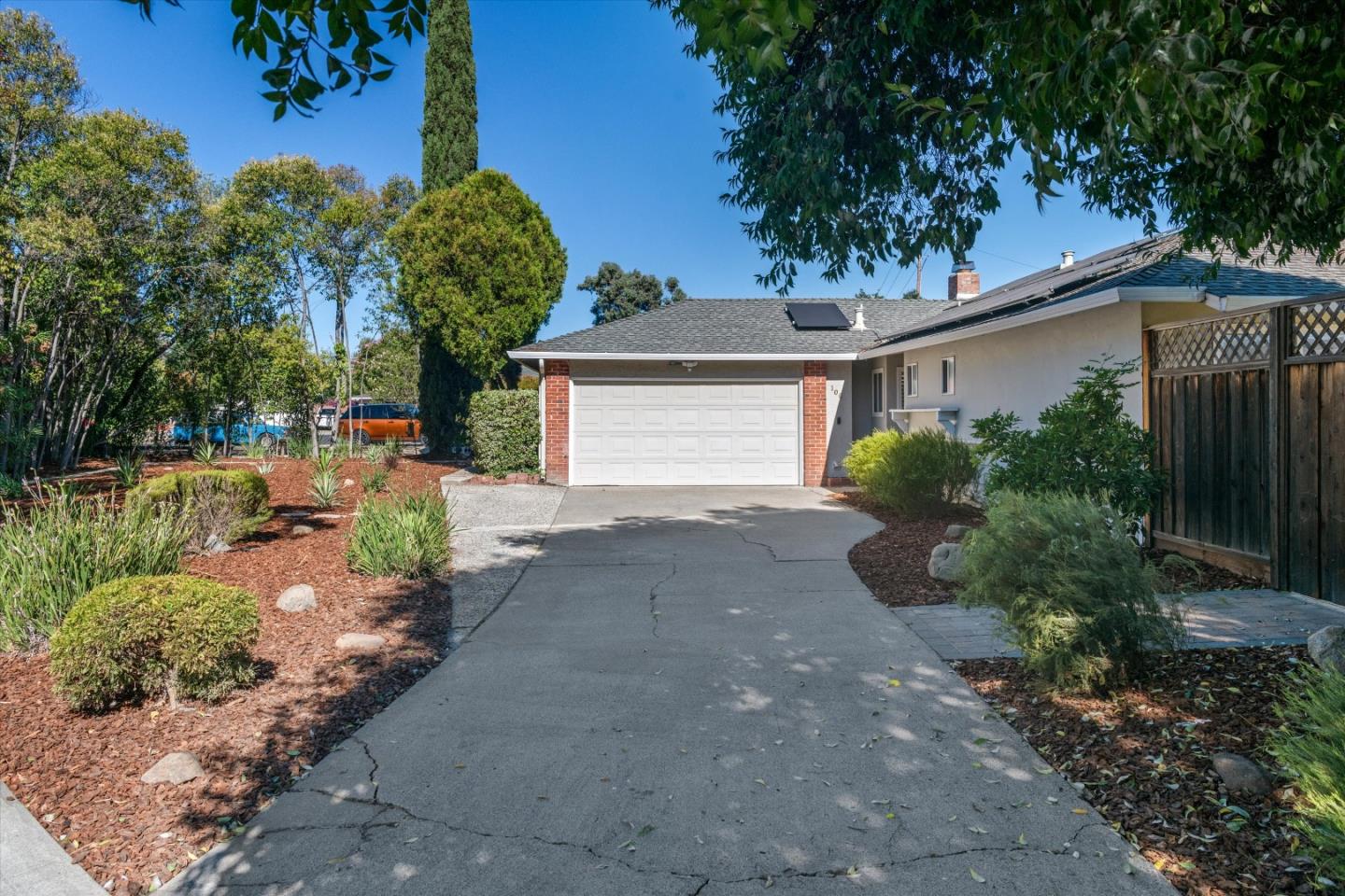 Detail Gallery Image 2 of 24 For 100 Highland Oaks Dr, Los Gatos,  CA 95032 - 4 Beds | 2 Baths