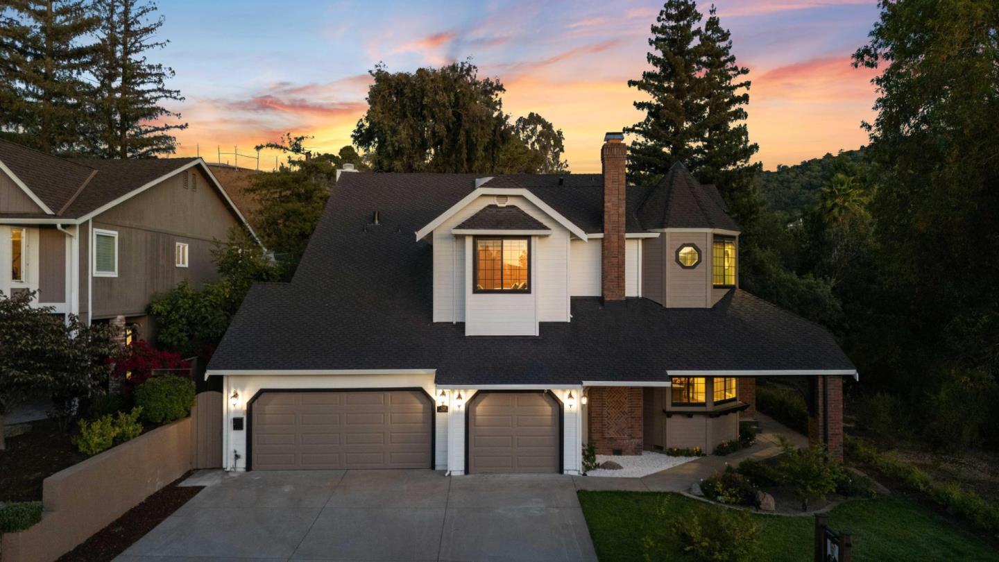 Detail Gallery Image 10 of 86 For 1128 Foxhurst Way, San Jose,  CA 95120 - 5 Beds | 4 Baths