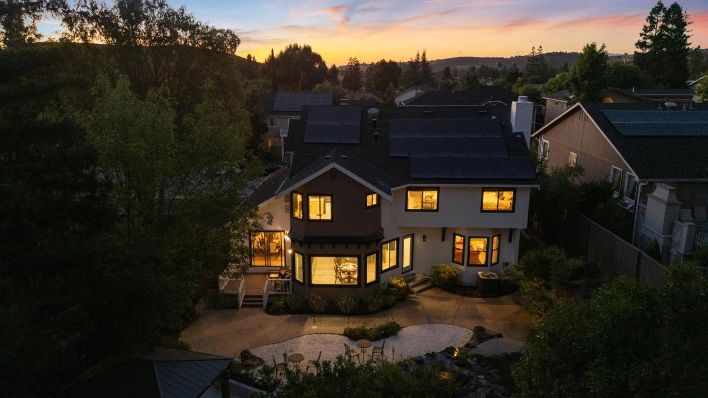 Detail Gallery Image 11 of 86 For 1128 Foxhurst Way, San Jose,  CA 95120 - 5 Beds | 4 Baths