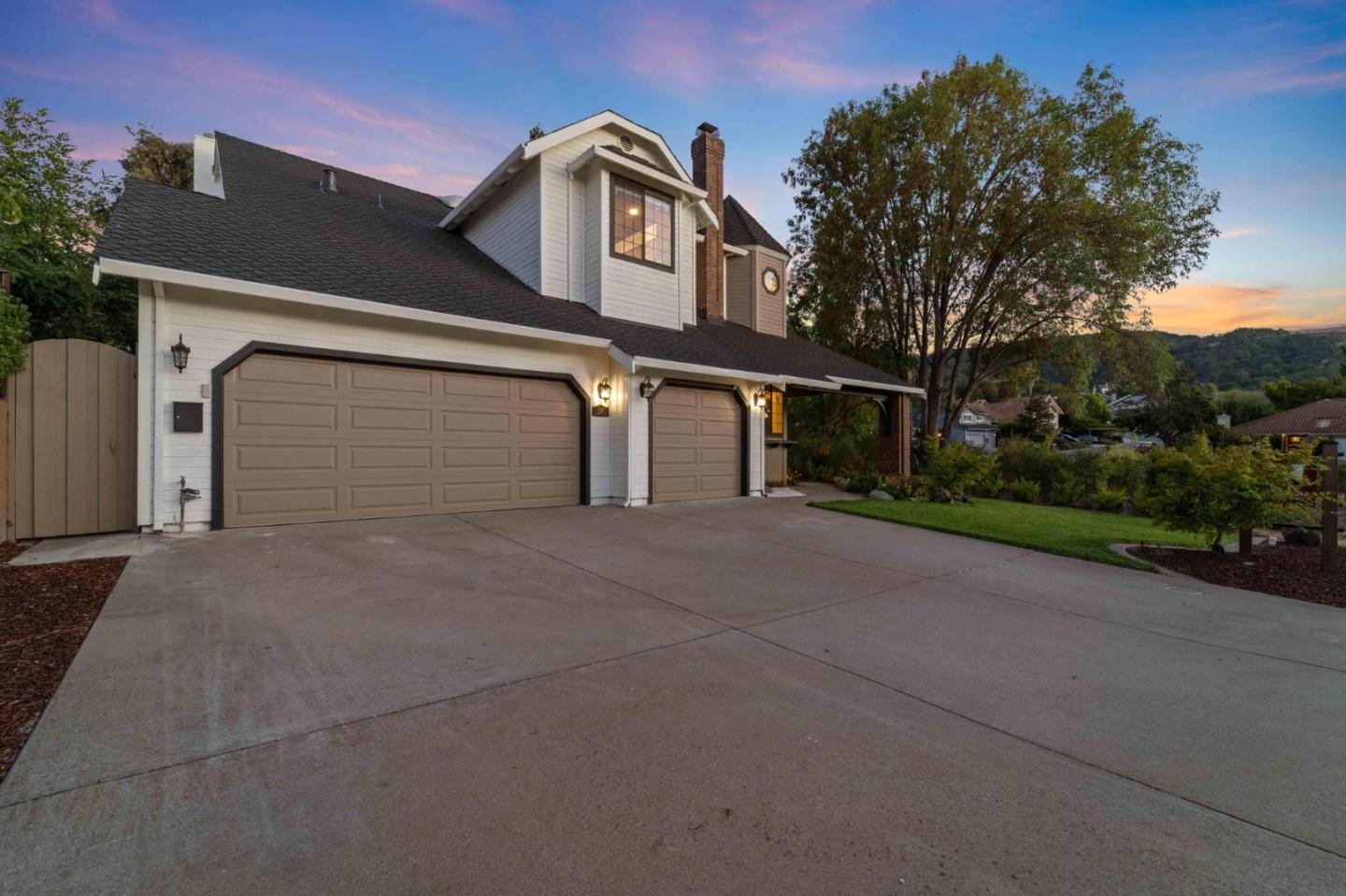 Detail Gallery Image 6 of 86 For 1128 Foxhurst Way, San Jose,  CA 95120 - 5 Beds | 4 Baths