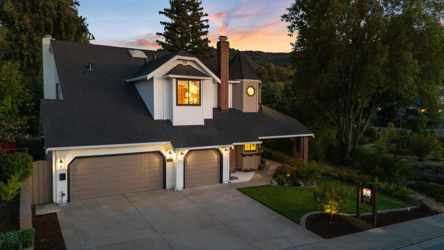 Detail Gallery Image 7 of 86 For 1128 Foxhurst Way, San Jose,  CA 95120 - 5 Beds | 4 Baths