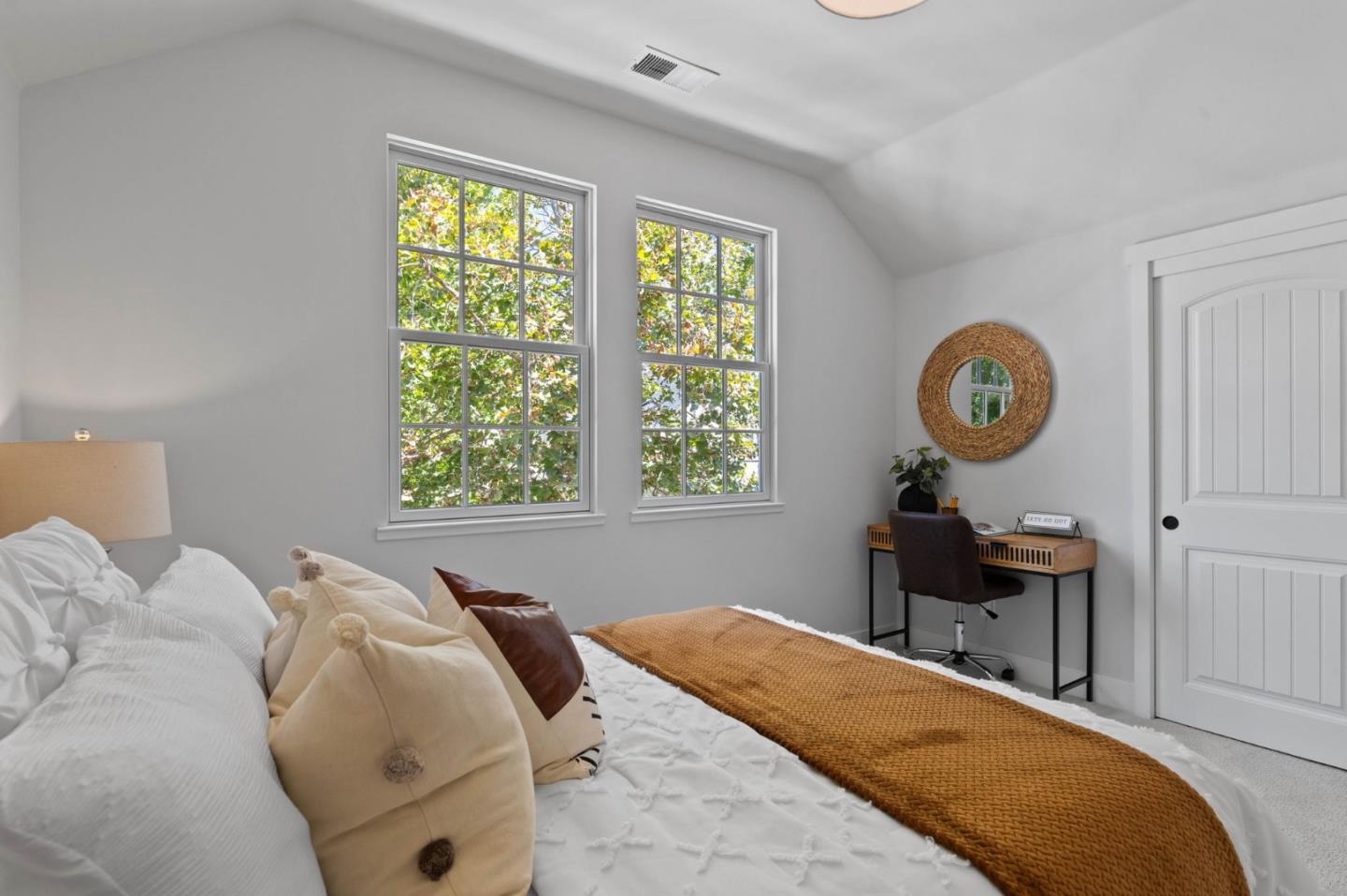 Detail Gallery Image 13 of 18 For 929 Rincon St, Mountain View,  CA 94040 - 3 Beds | 2/1 Baths