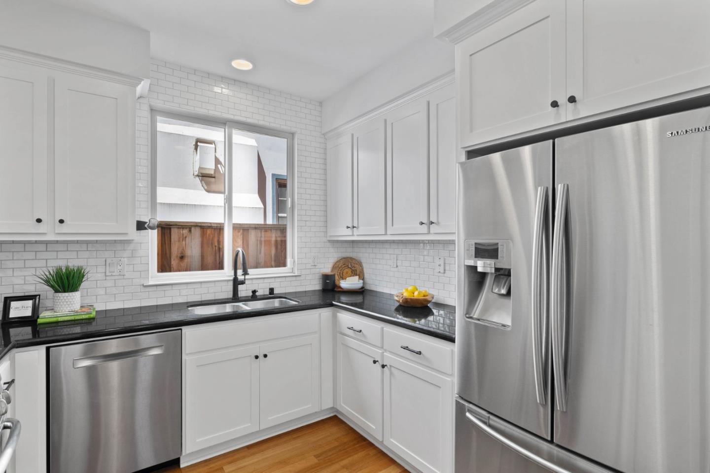 Detail Gallery Image 5 of 18 For 929 Rincon St, Mountain View,  CA 94040 - 3 Beds | 2/1 Baths