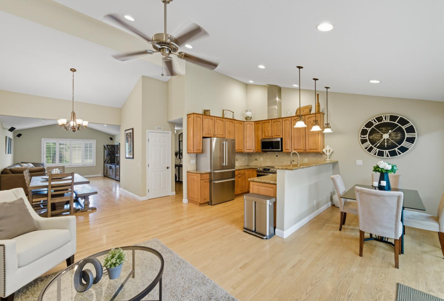 Detail Gallery Image 11 of 24 For 3761 Thousand Oaks Dr, San Jose,  CA 95136 - 4 Beds | 2 Baths