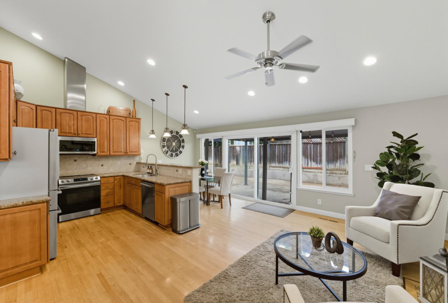 Detail Gallery Image 3 of 24 For 3761 Thousand Oaks Dr, San Jose,  CA 95136 - 4 Beds | 2 Baths