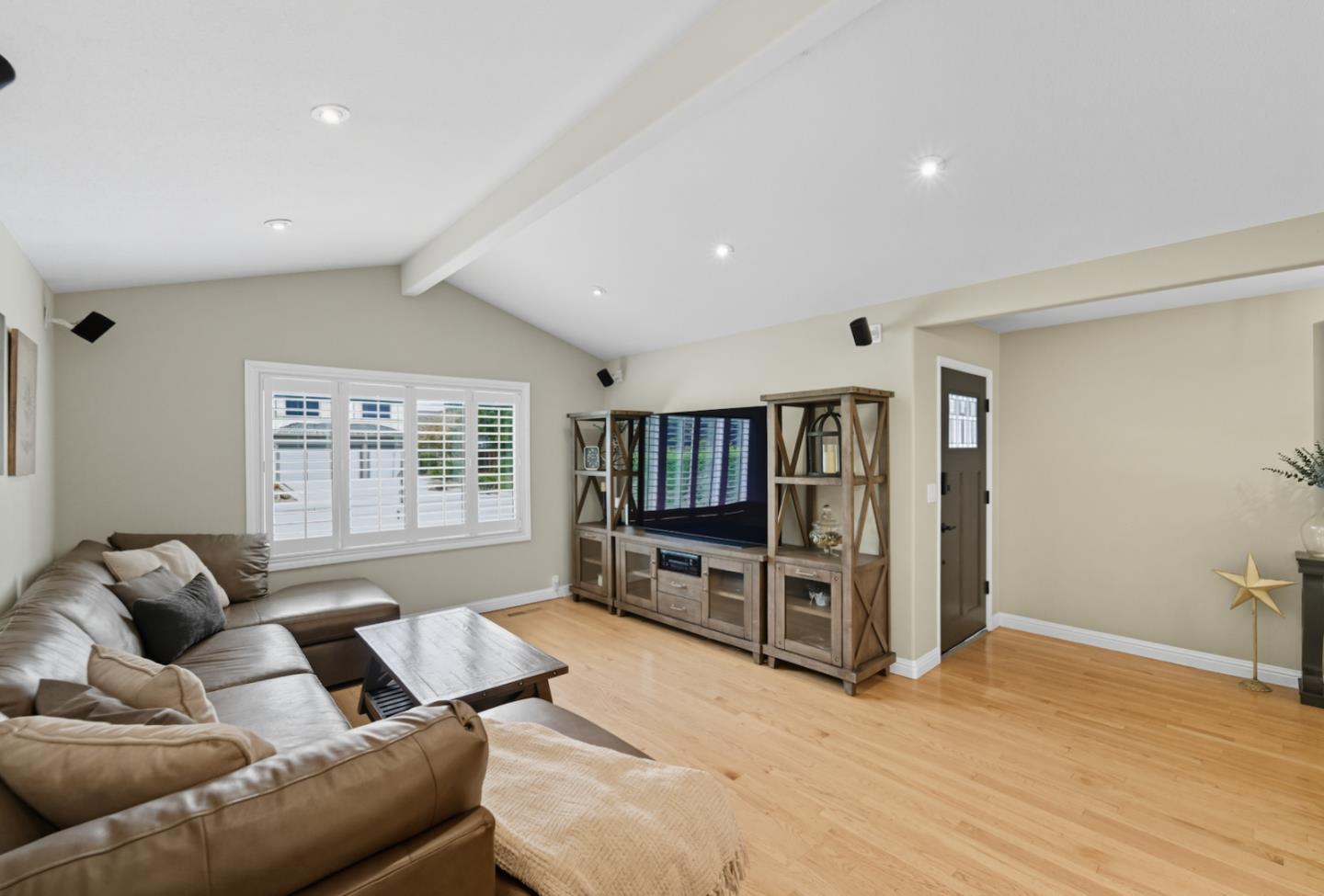 Detail Gallery Image 4 of 24 For 3761 Thousand Oaks Dr, San Jose,  CA 95136 - 4 Beds | 2 Baths