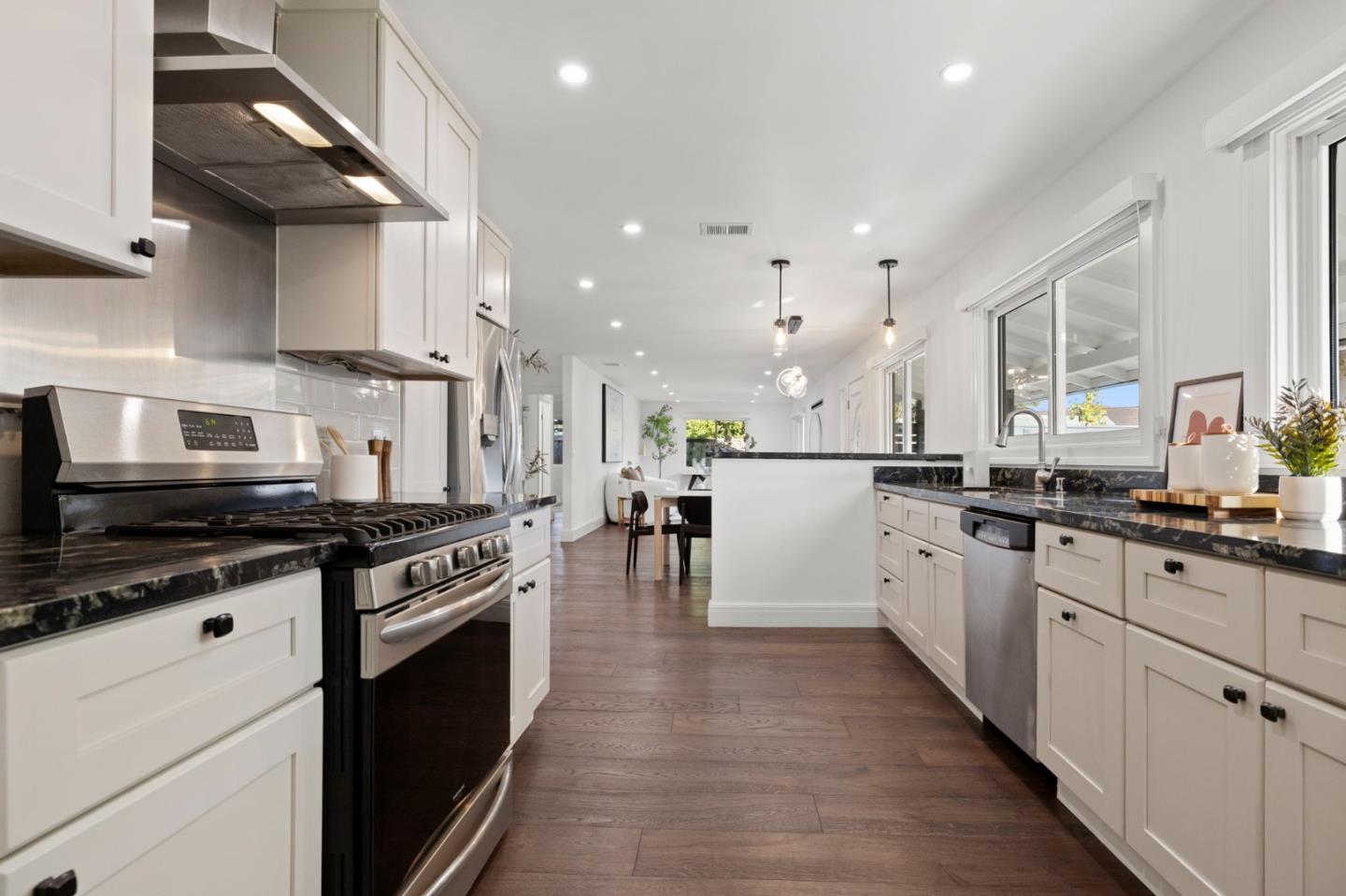 Detail Gallery Image 28 of 68 For 2501 Fleetwood Dr, San Bruno,  CA 94066 - 3 Beds | 3 Baths