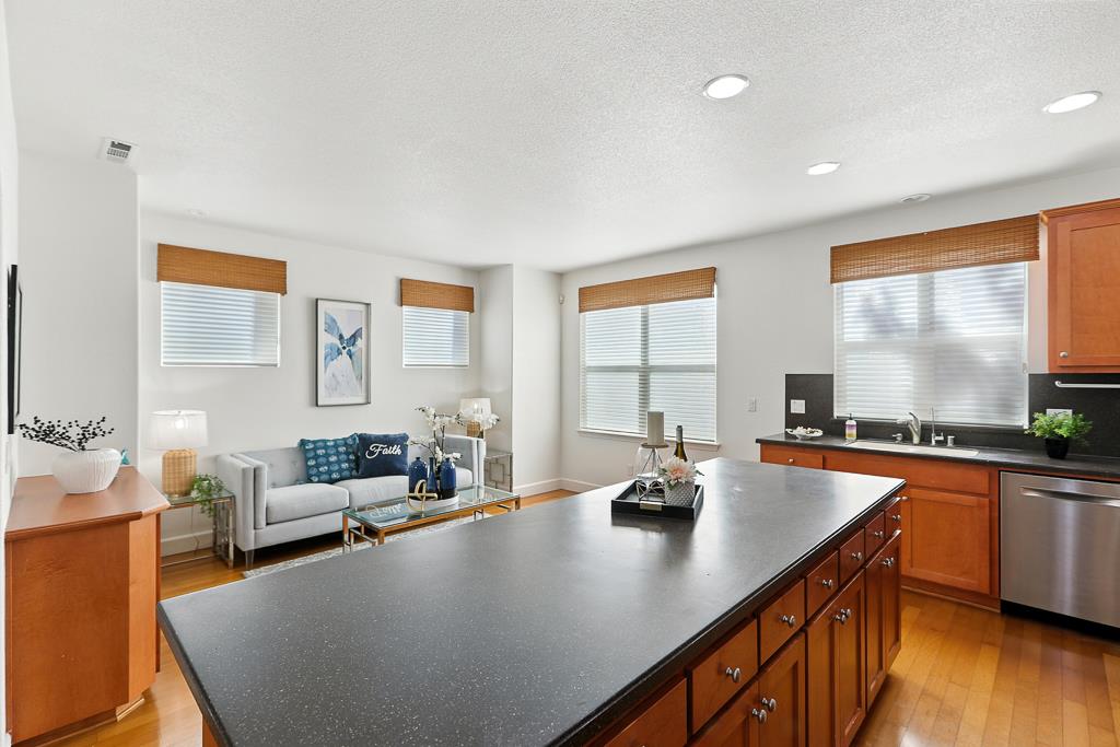 Detail Gallery Image 22 of 85 For 11510 Bianchini Ln, Cupertino,  CA 95014 - 3 Beds | 2/1 Baths