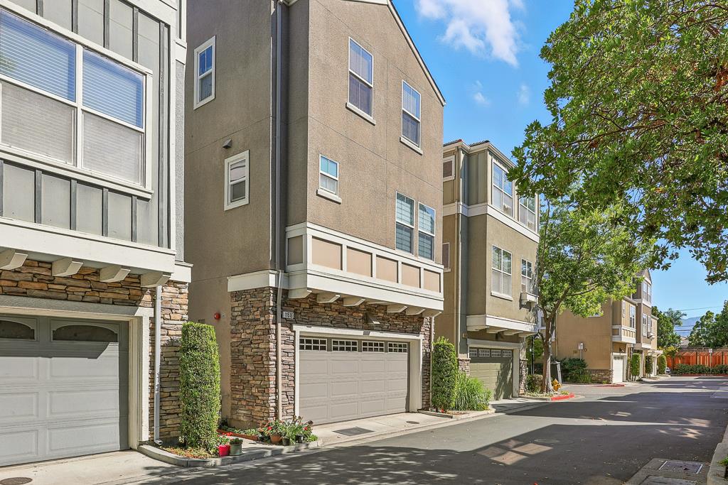 Detail Gallery Image 3 of 85 For 11510 Bianchini Ln, Cupertino,  CA 95014 - 3 Beds | 2/1 Baths