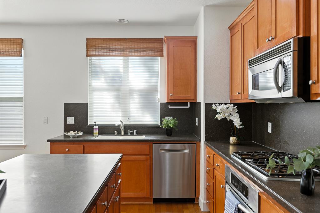 Detail Gallery Image 32 of 85 For 11510 Bianchini Ln, Cupertino,  CA 95014 - 3 Beds | 2/1 Baths