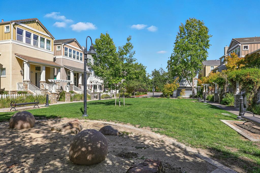 Detail Gallery Image 63 of 85 For 11510 Bianchini Ln, Cupertino,  CA 95014 - 3 Beds | 2/1 Baths