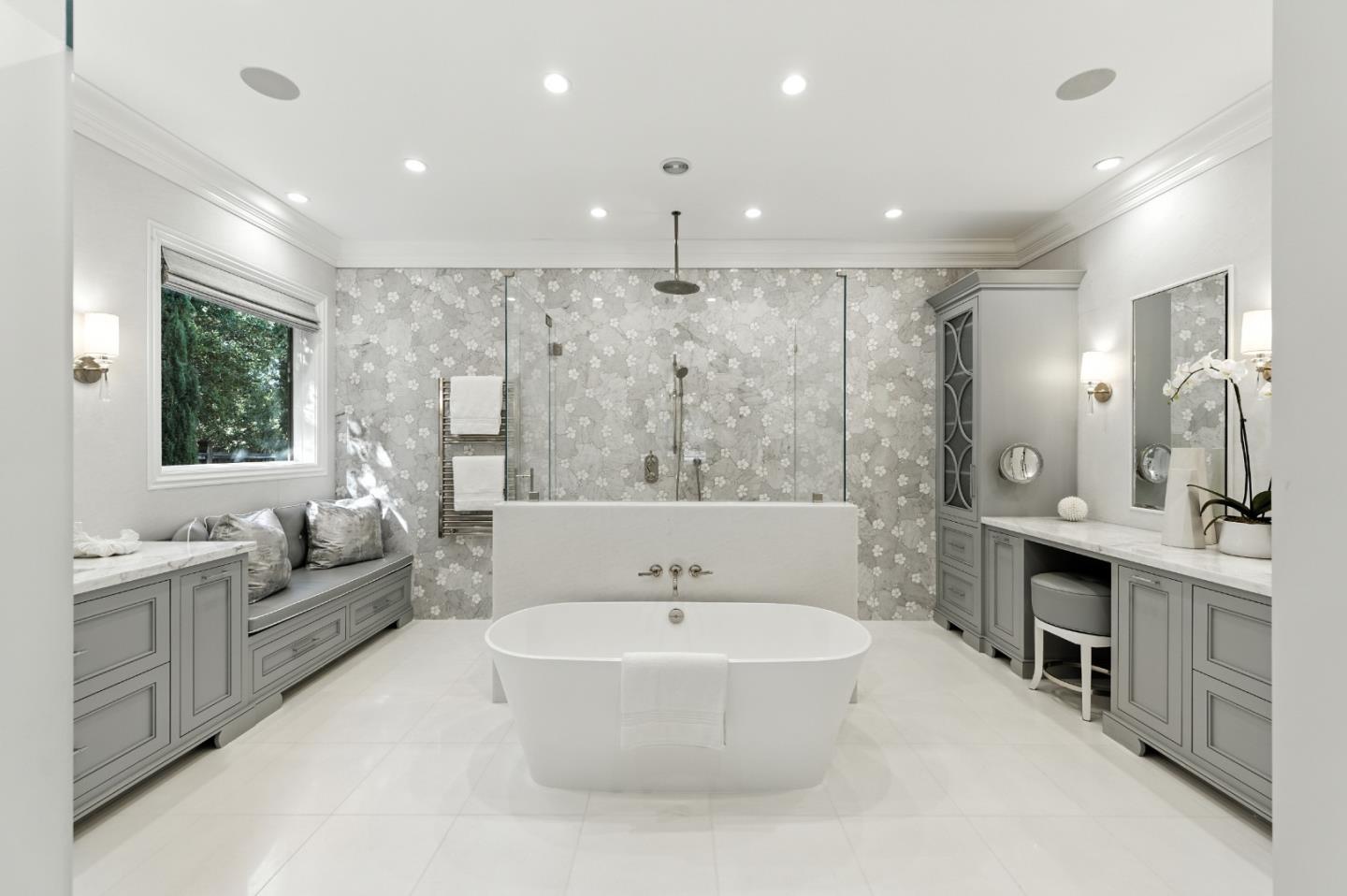 Detail Gallery Image 17 of 68 For 1355 Arbor Ave, Los Altos,  CA 94024 - 5 Beds | 3/1 Baths