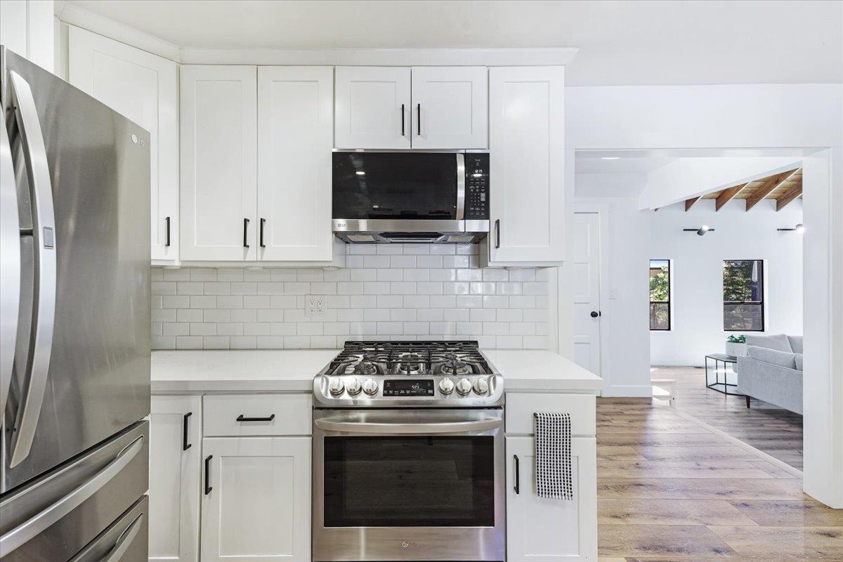 Detail Gallery Image 10 of 59 For 360 Braemoor Dr, Santa Cruz,  CA 95060 - 4 Beds | 3/1 Baths