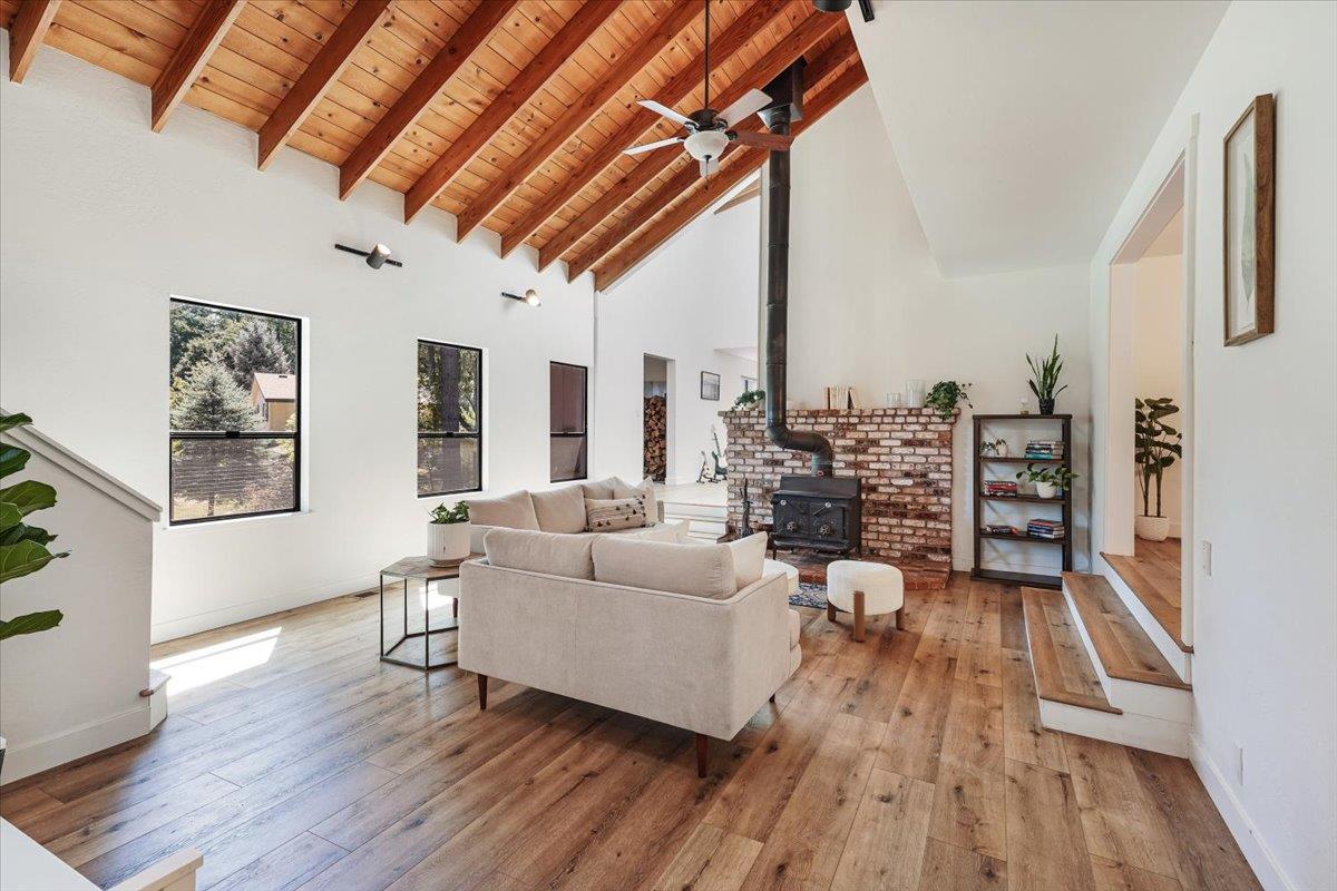 Detail Gallery Image 4 of 59 For 360 Braemoor Dr, Santa Cruz,  CA 95060 - 4 Beds | 3/1 Baths