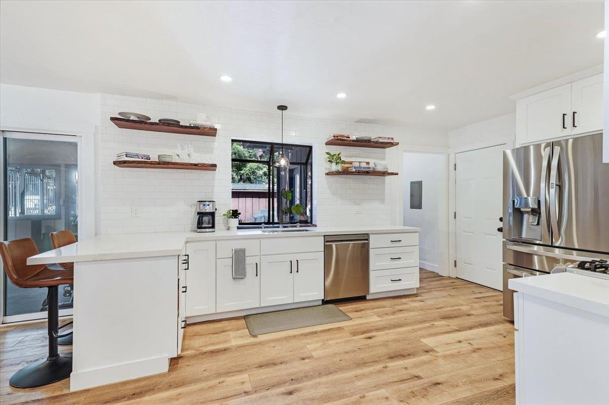Detail Gallery Image 8 of 59 For 360 Braemoor Dr, Santa Cruz,  CA 95060 - 4 Beds | 3/1 Baths