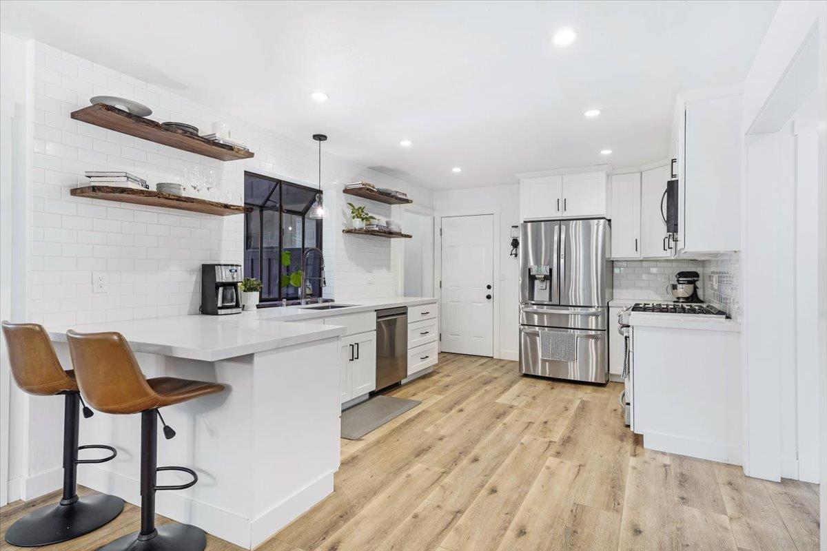 Detail Gallery Image 9 of 59 For 360 Braemoor Dr, Santa Cruz,  CA 95060 - 4 Beds | 3/1 Baths
