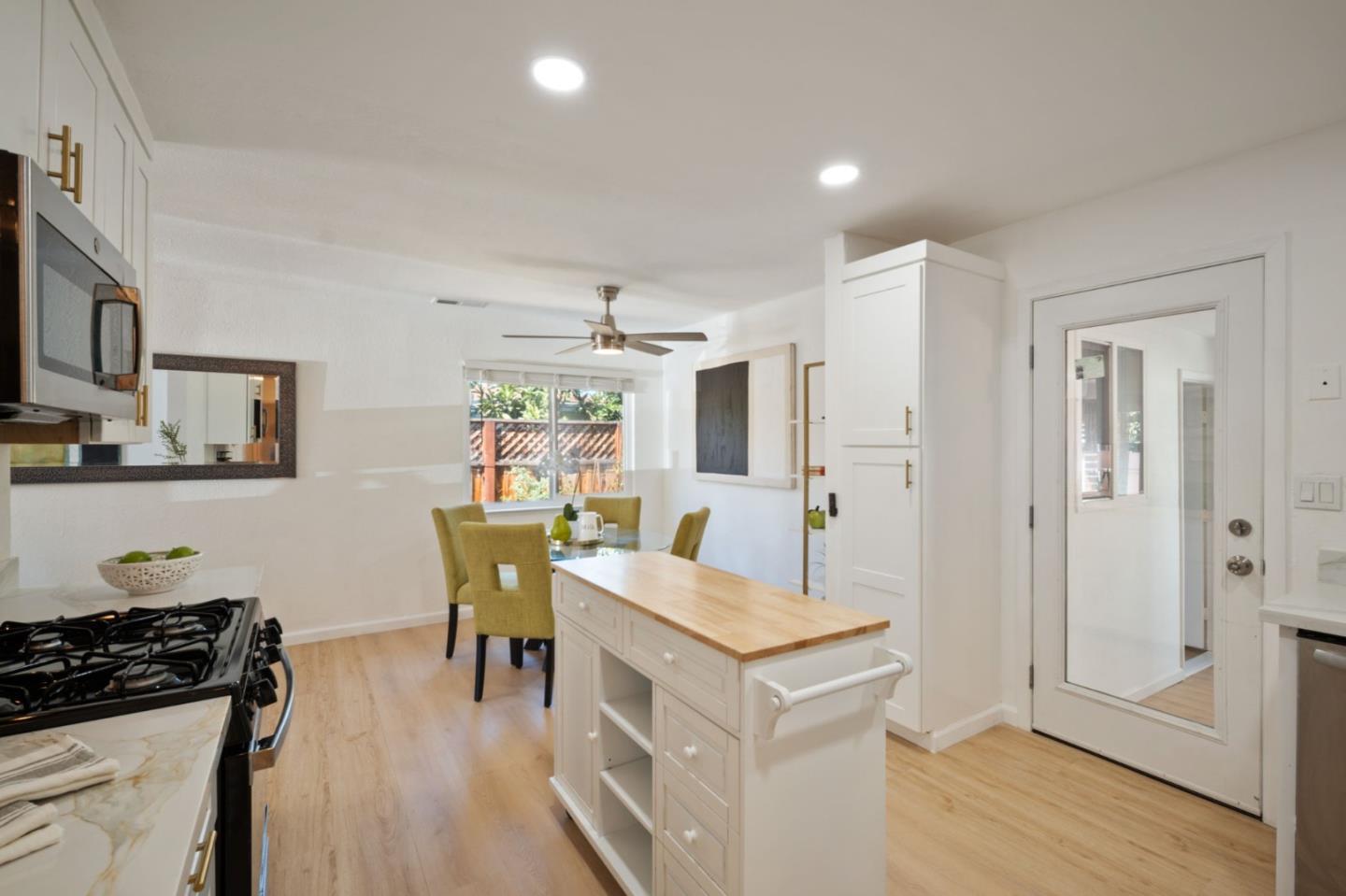 Detail Gallery Image 11 of 33 For 3305 Hickerson Dr, San Jose,  CA 95127 - 3 Beds | 2/1 Baths