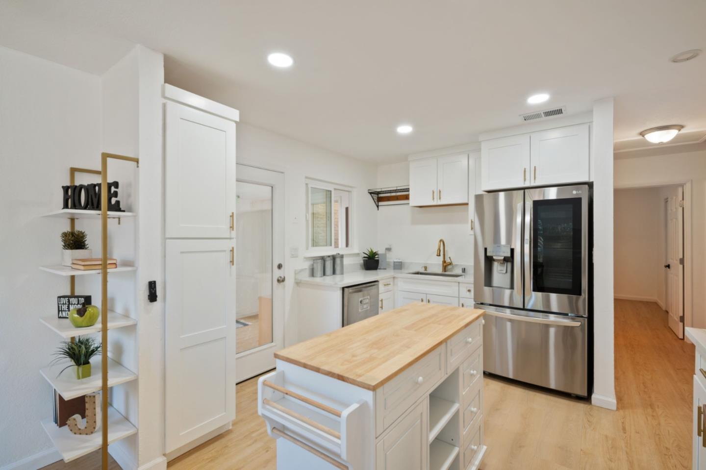 Detail Gallery Image 3 of 33 For 3305 Hickerson Dr, San Jose,  CA 95127 - 3 Beds | 2/1 Baths