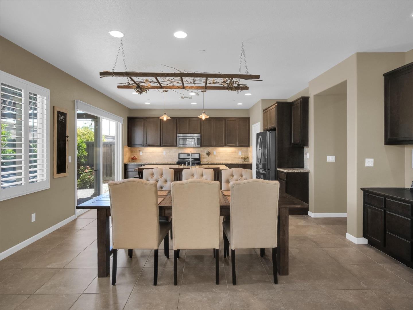 Detail Gallery Image 10 of 50 For 325 W Alcala Ave, Mountain House,  CA 95391 - 4 Beds | 3 Baths