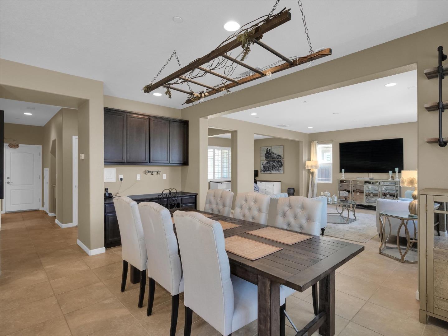 Detail Gallery Image 12 of 50 For 325 W Alcala Ave, Mountain House,  CA 95391 - 4 Beds | 3 Baths