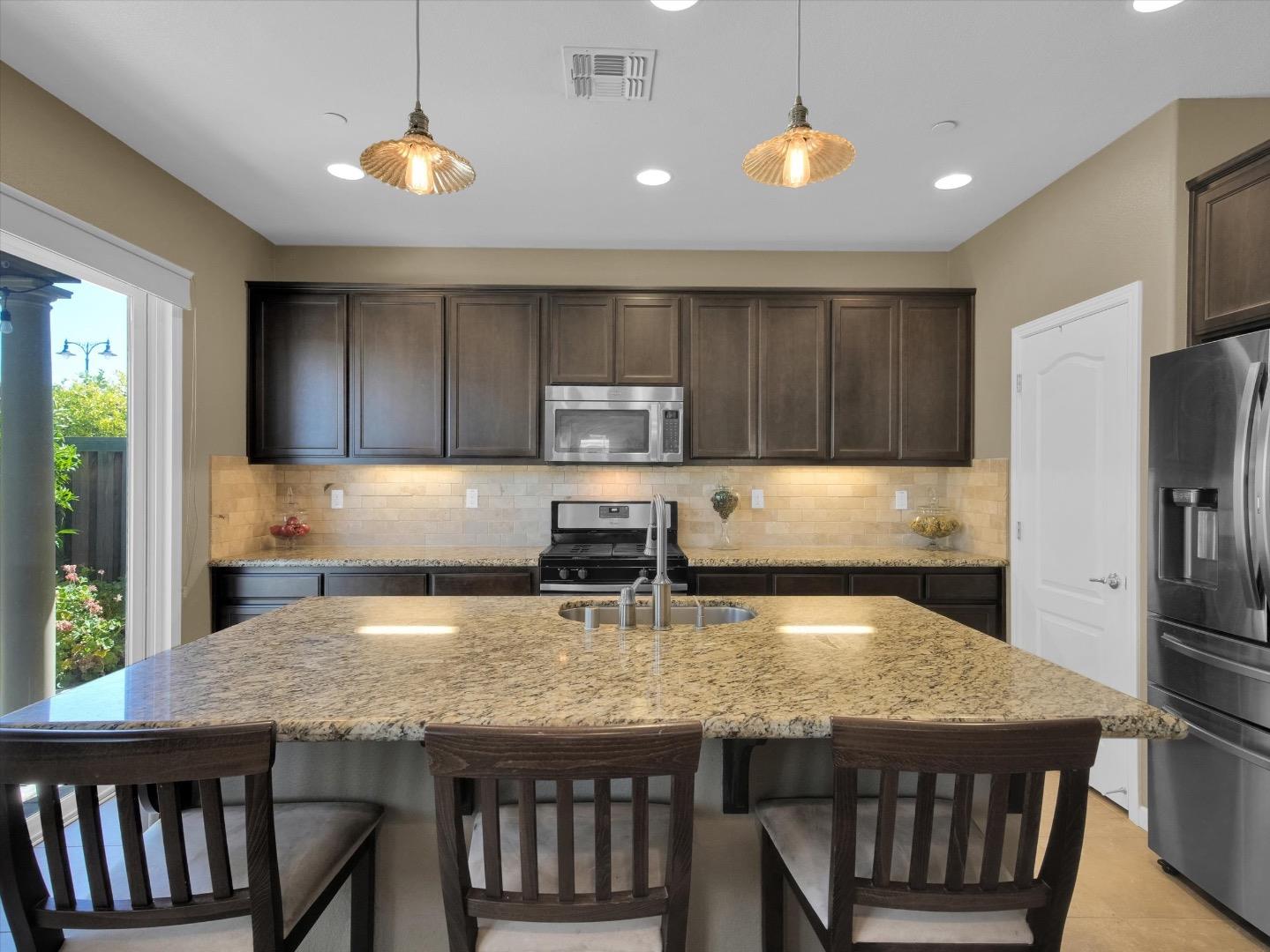 Detail Gallery Image 13 of 50 For 325 W Alcala Ave, Mountain House,  CA 95391 - 4 Beds | 3 Baths