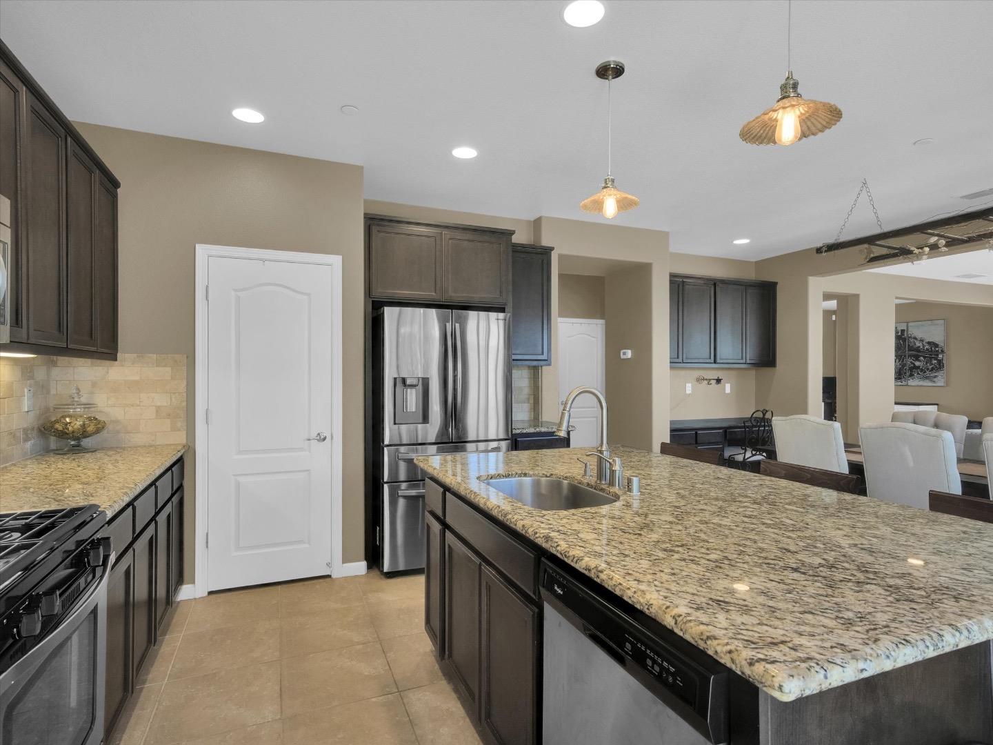 Detail Gallery Image 14 of 50 For 325 W Alcala Ave, Mountain House,  CA 95391 - 4 Beds | 3 Baths