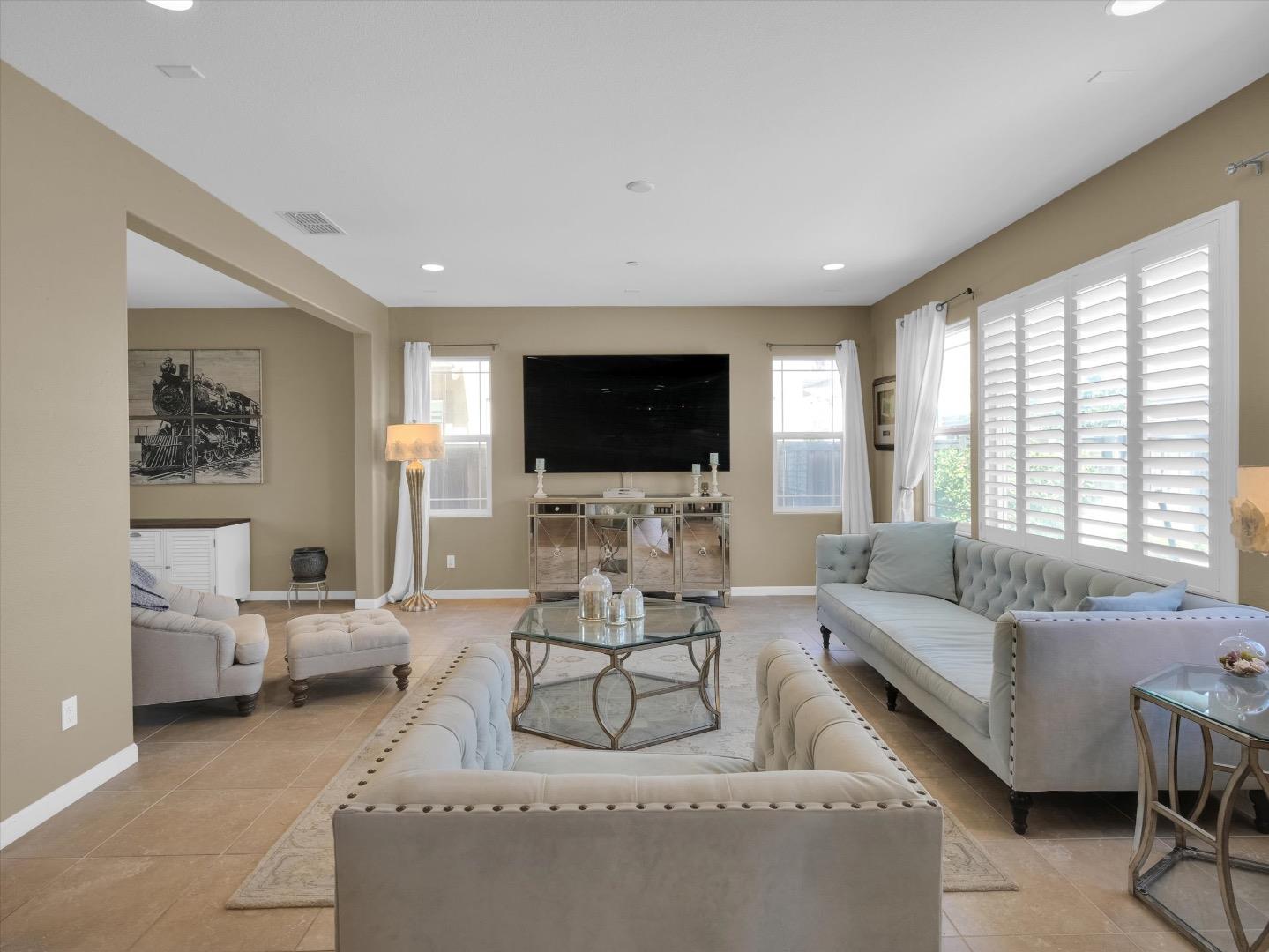 Detail Gallery Image 5 of 50 For 325 W Alcala Ave, Mountain House,  CA 95391 - 4 Beds | 3 Baths