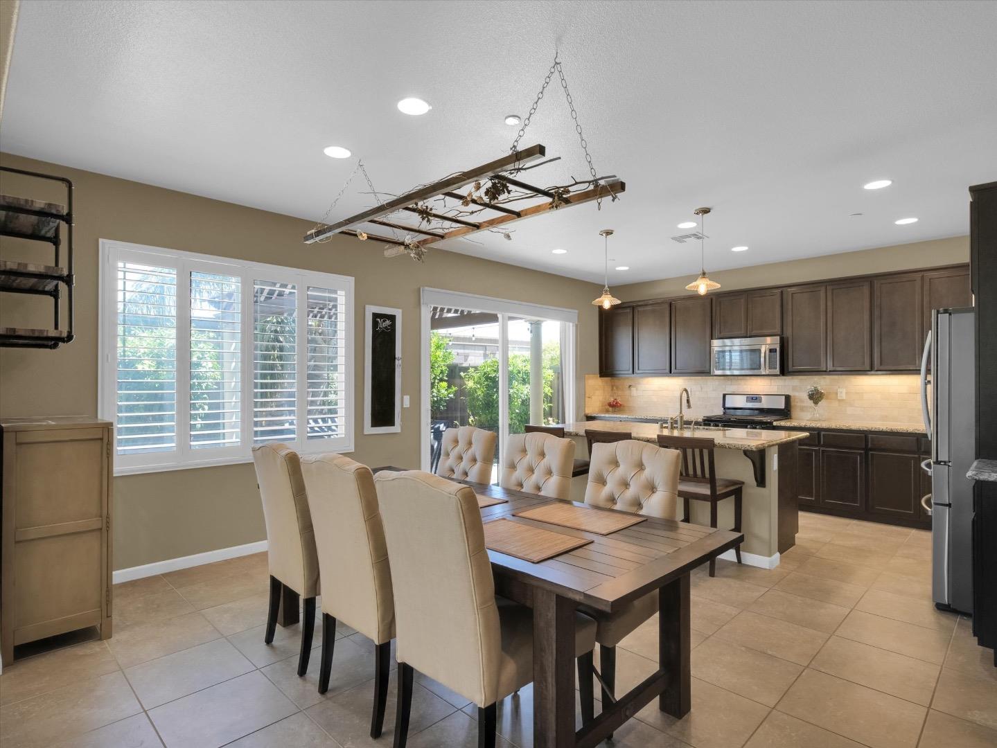 Detail Gallery Image 9 of 50 For 325 W Alcala Ave, Mountain House,  CA 95391 - 4 Beds | 3 Baths
