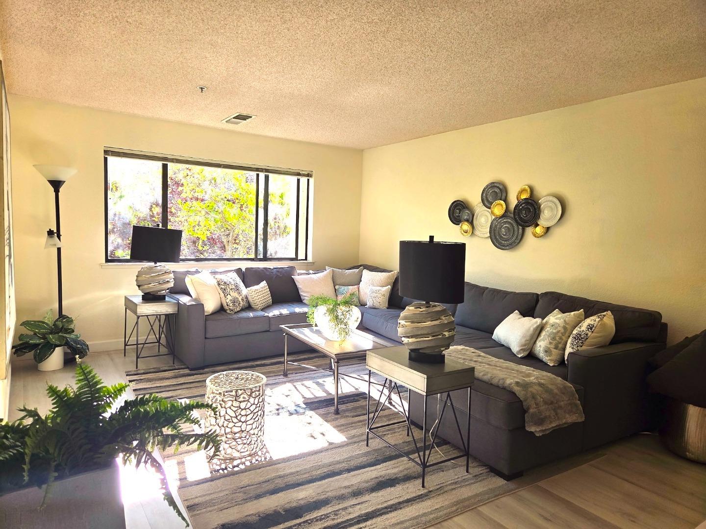Detail Gallery Image 4 of 21 For 3715 Terstena Pl #202,  Santa Clara,  CA 95051 - 2 Beds | 2 Baths