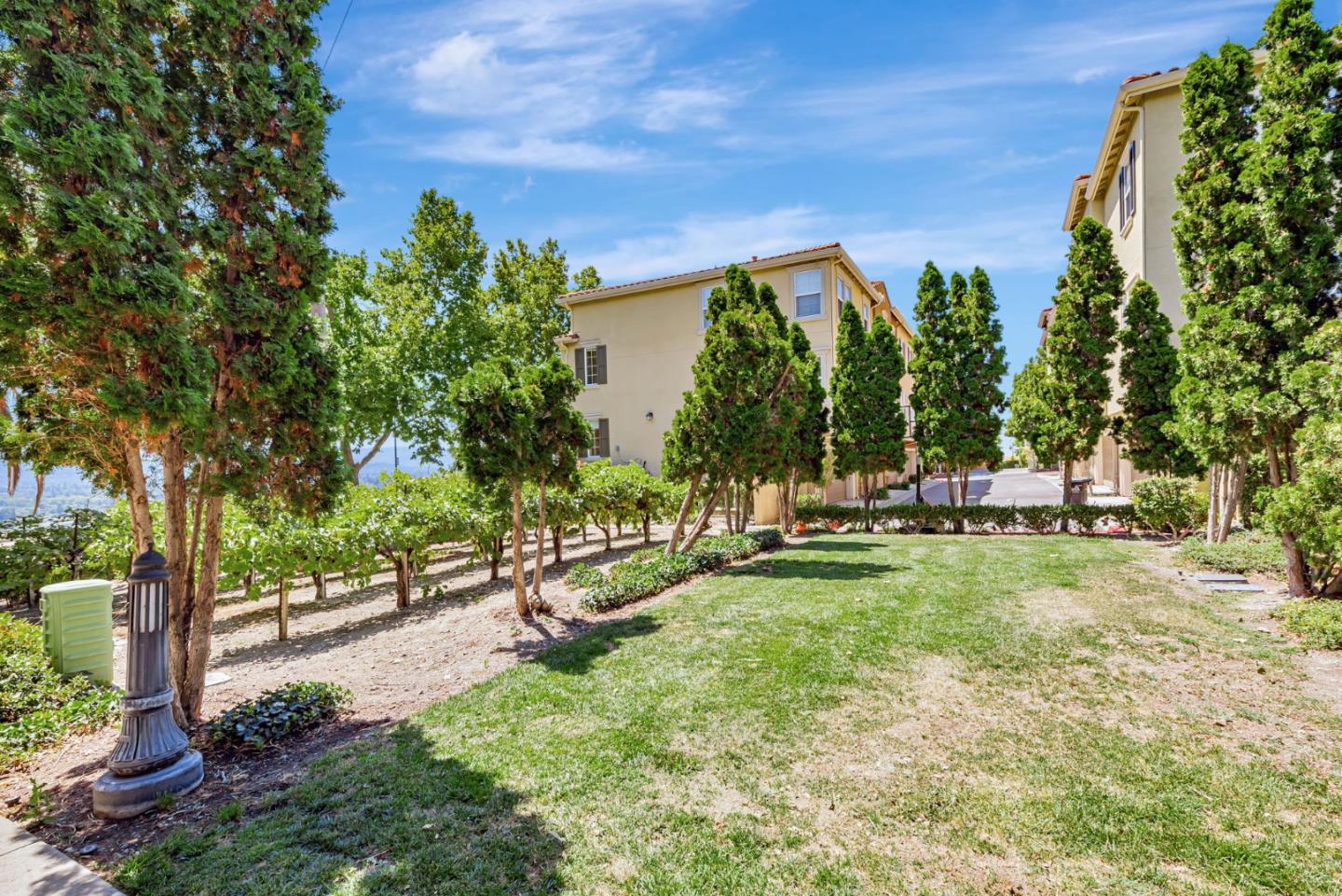Detail Gallery Image 27 of 47 For 501 Casselino Dr, San Jose,  CA 95136 - 2 Beds | 2/1 Baths