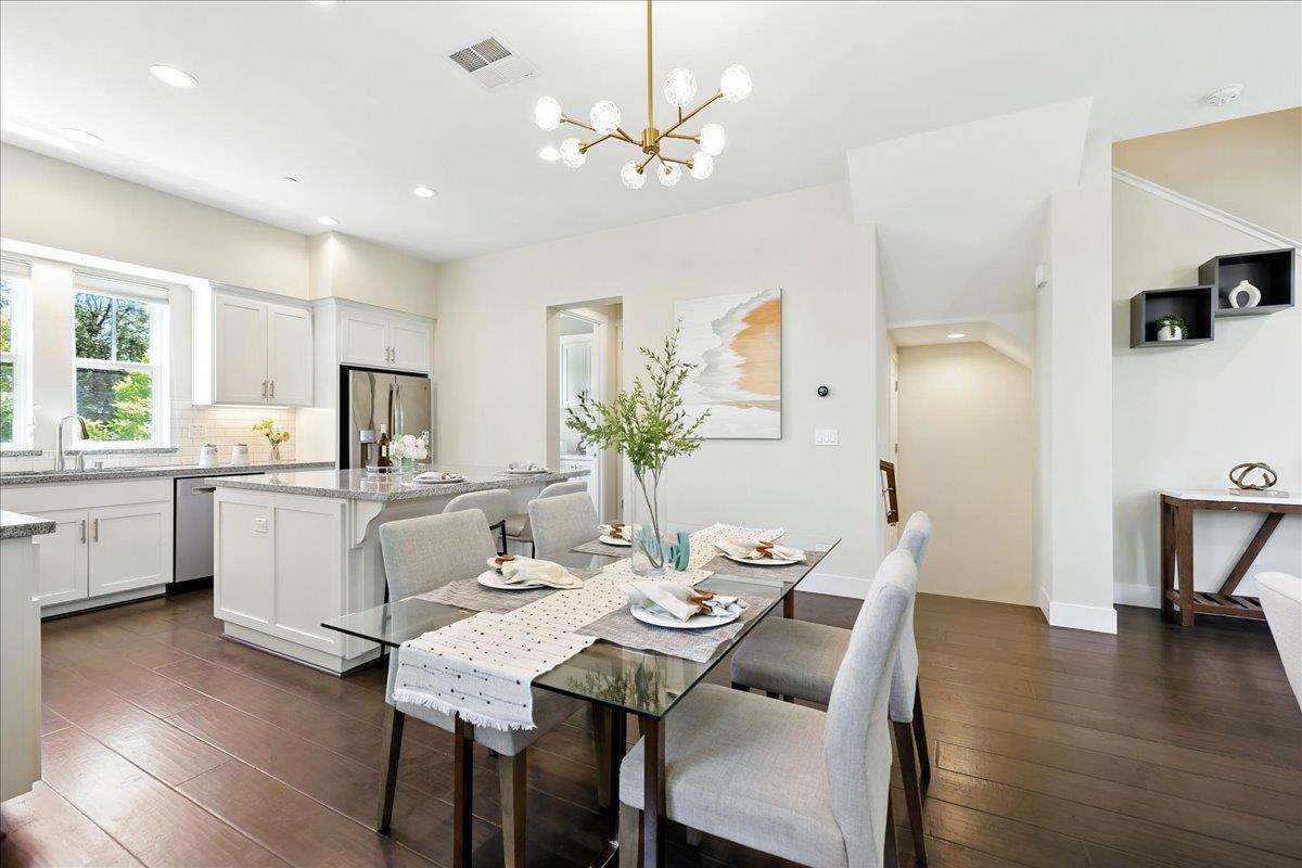 Detail Gallery Image 11 of 39 For 1905 Stella St, Mountain View,  CA 94043 - 3 Beds | 2/1 Baths