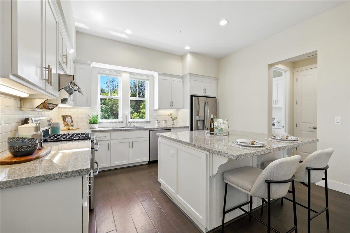 Detail Gallery Image 12 of 39 For 1905 Stella St, Mountain View,  CA 94043 - 3 Beds | 2/1 Baths