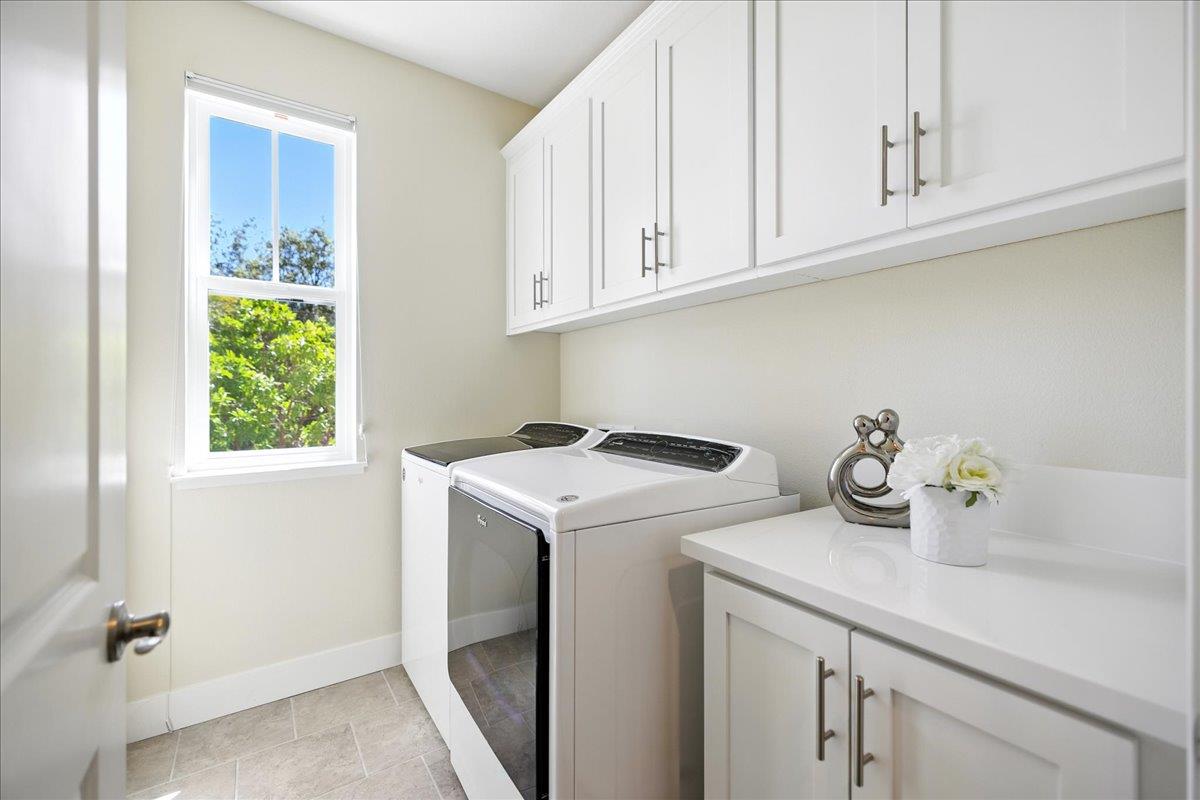 Detail Gallery Image 14 of 39 For 1905 Stella St, Mountain View,  CA 94043 - 3 Beds | 2/1 Baths