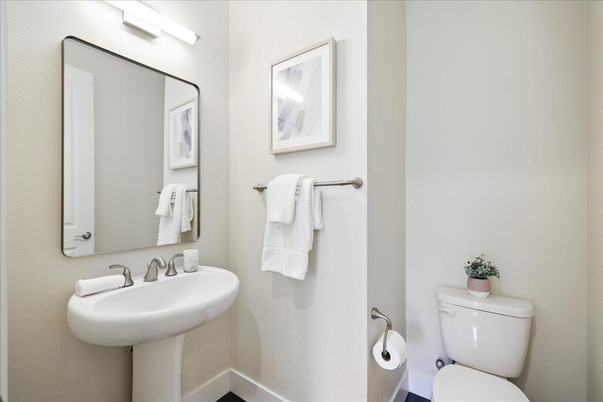 Detail Gallery Image 15 of 39 For 1905 Stella St, Mountain View,  CA 94043 - 3 Beds | 2/1 Baths